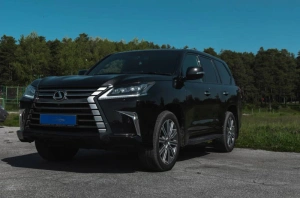Lexus LX450D